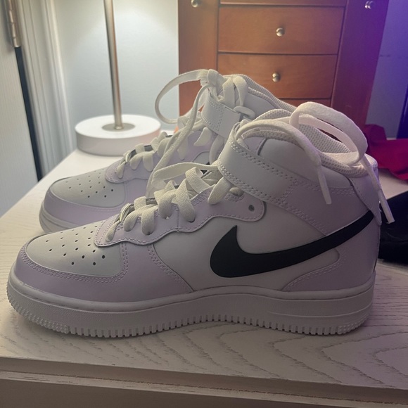 Custom Made Light Purple Jordan Mids - Picture 4 of 4